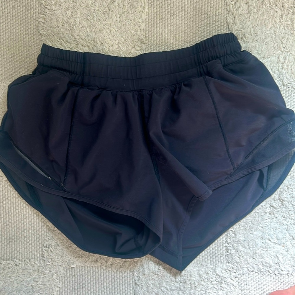 Lululemon hottie hot low rise shorts- sz 4